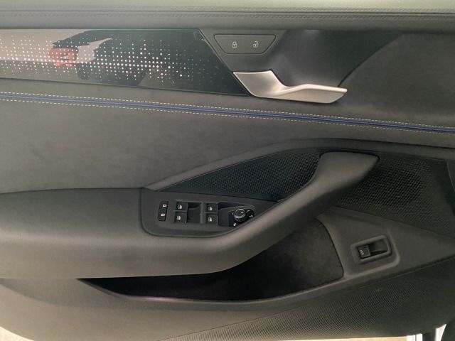Passat Variant R-Line 2.0 TDI DSG 4Motion AHK+PA
