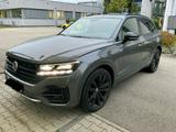 Volkswagen Touareg 3.0 V6 , R-Line, Headup Dis. Anthrazit  - Volkswagen Touareg mit Benzin-Antrieb: Geländewagen, Automatik