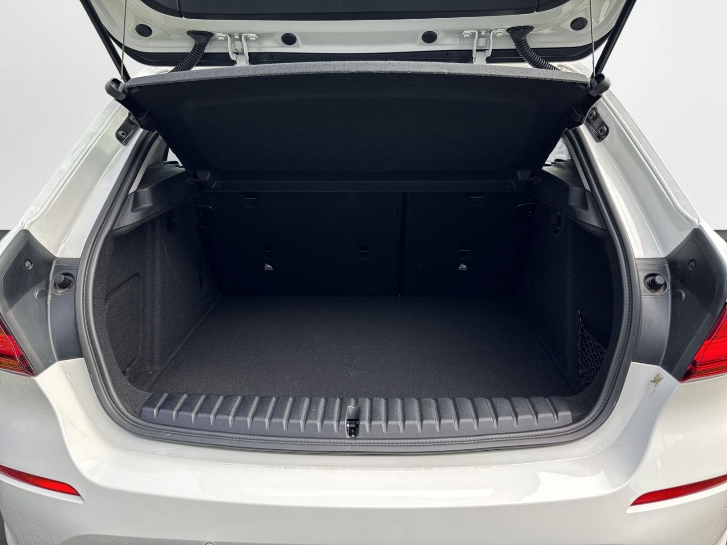 BMW 118 i Advantage Driving Assitant Fernlichtassist foto 10
