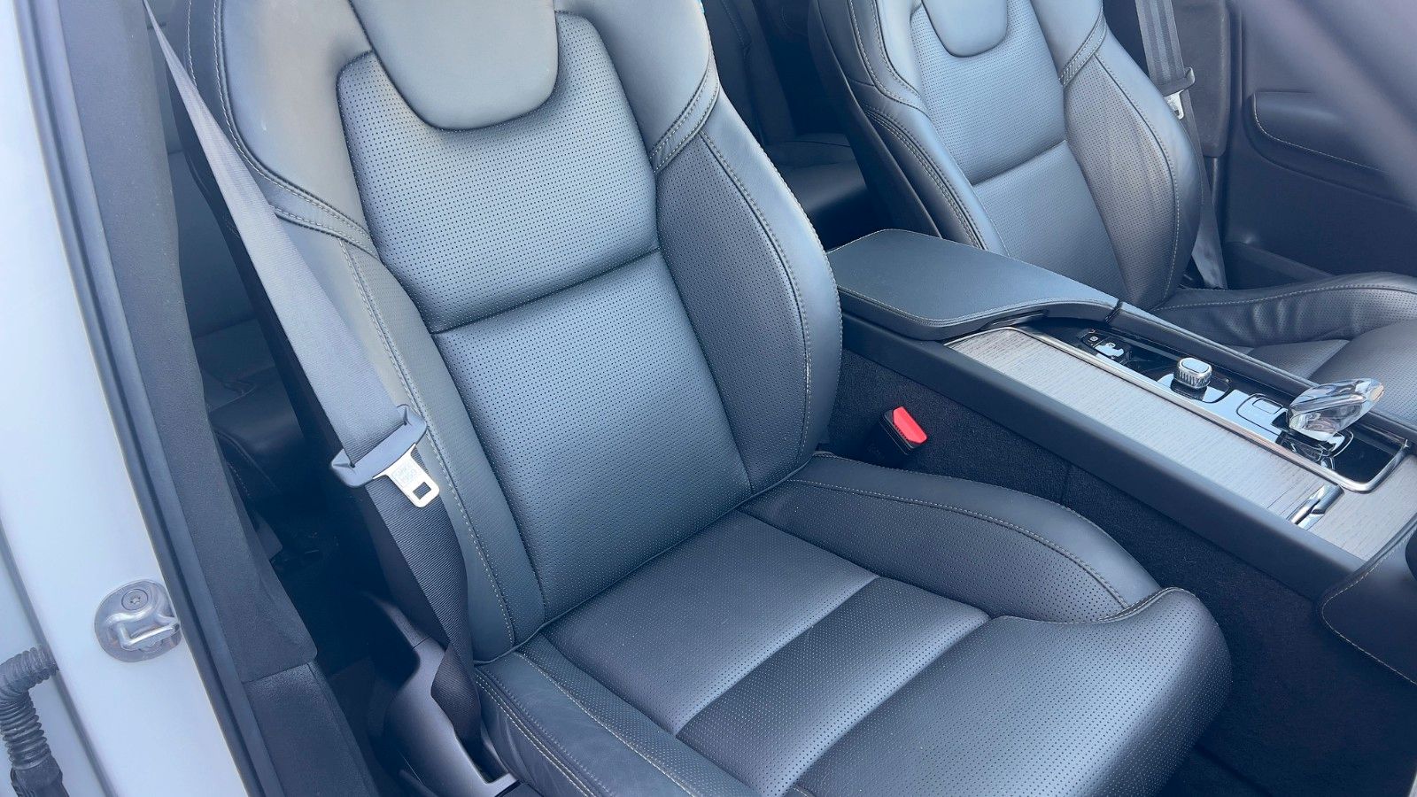 Fahrzeugabbildung Volvo XC90 B5 D AWD Ultimate Dark*B&W*HUD*LUFT*AHK*ACC