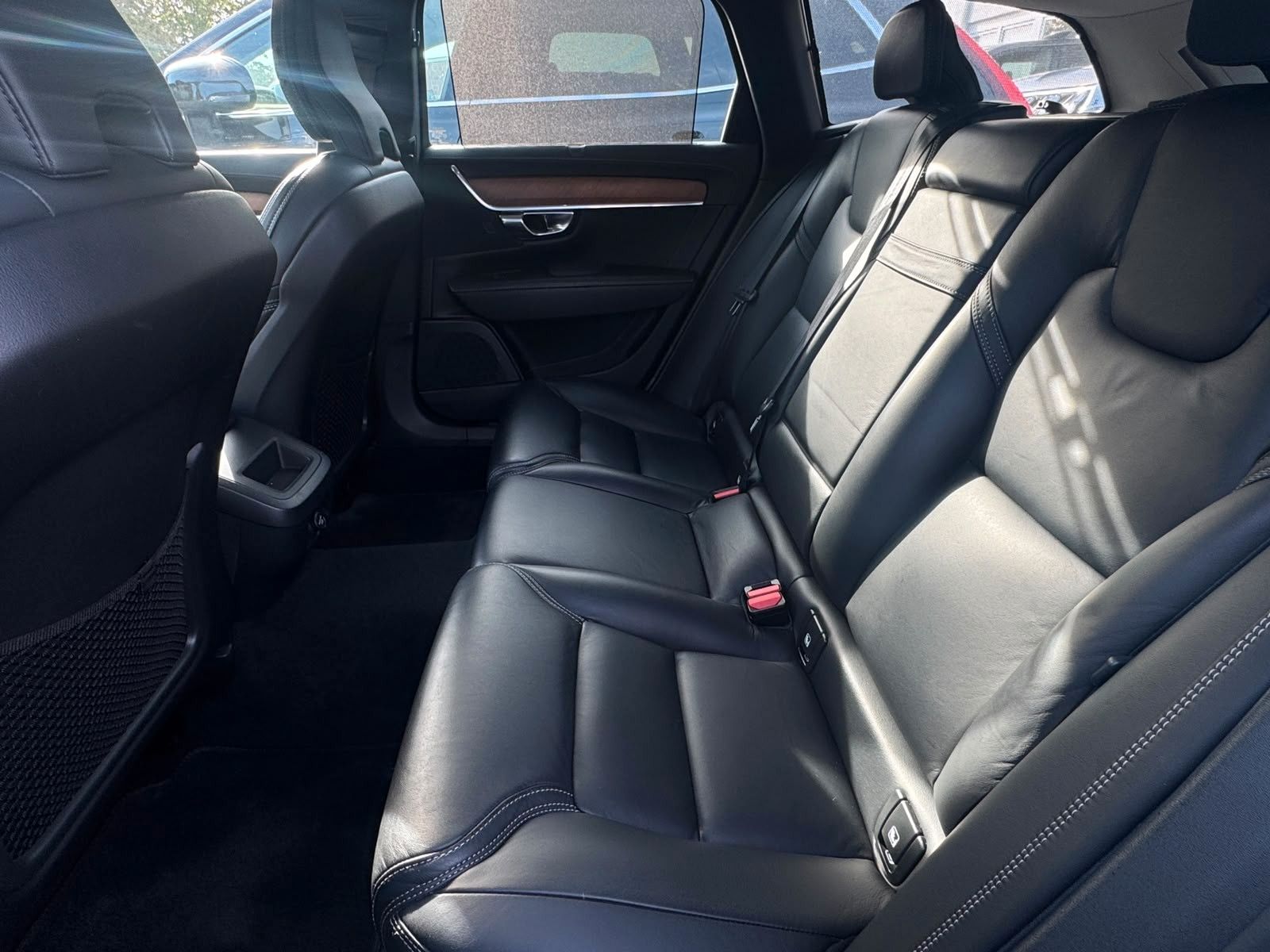 Fahrzeugabbildung Volvo V90 Kombi Inscription AWD Leder,Navi,LED,ACC,AHK