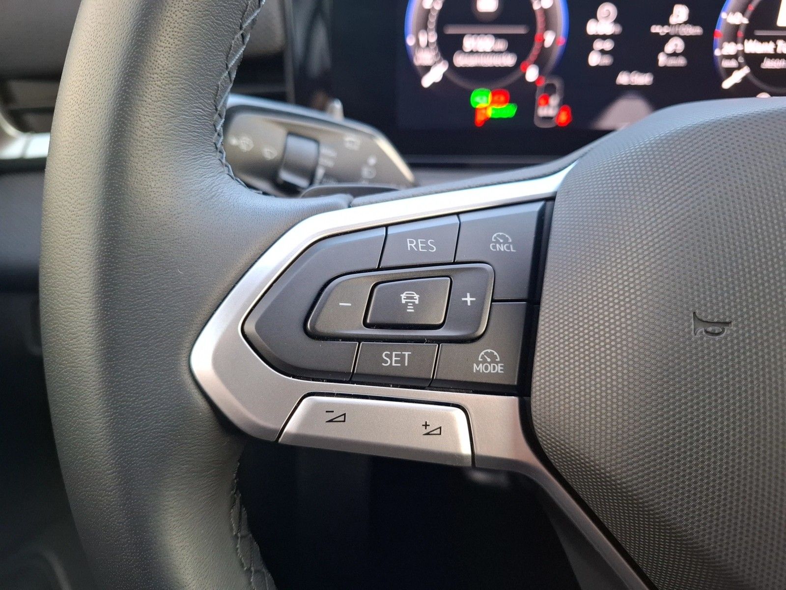 Fahrzeugabbildung Volkswagen T-Roc eTSI Life DSG LEDplus Navi AID ACC RFK SH