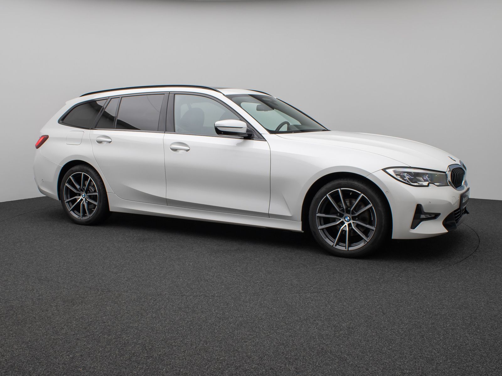 Fahrzeugabbildung BMW 320d xD Sport Line Panorama Laser 360° HUD HiFi