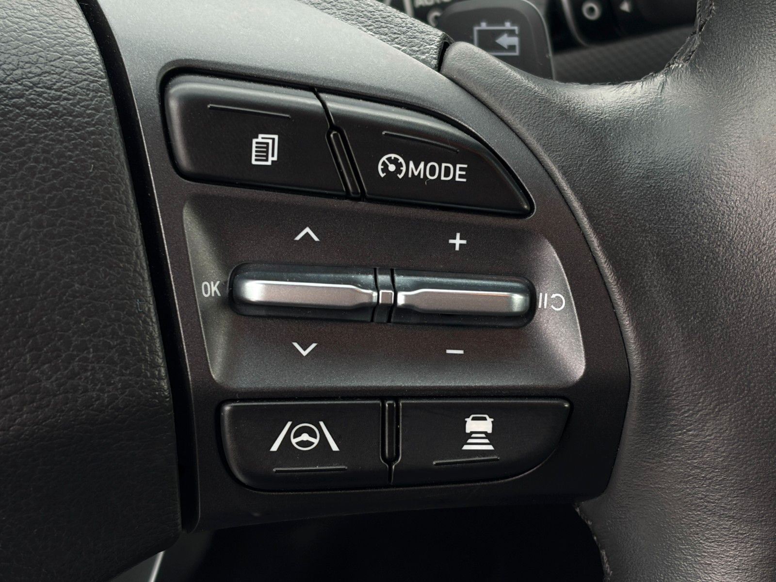 Fahrzeugabbildung Hyundai KONA E Advantage 11kw OBC LED ACC CAM SHZ NAVI