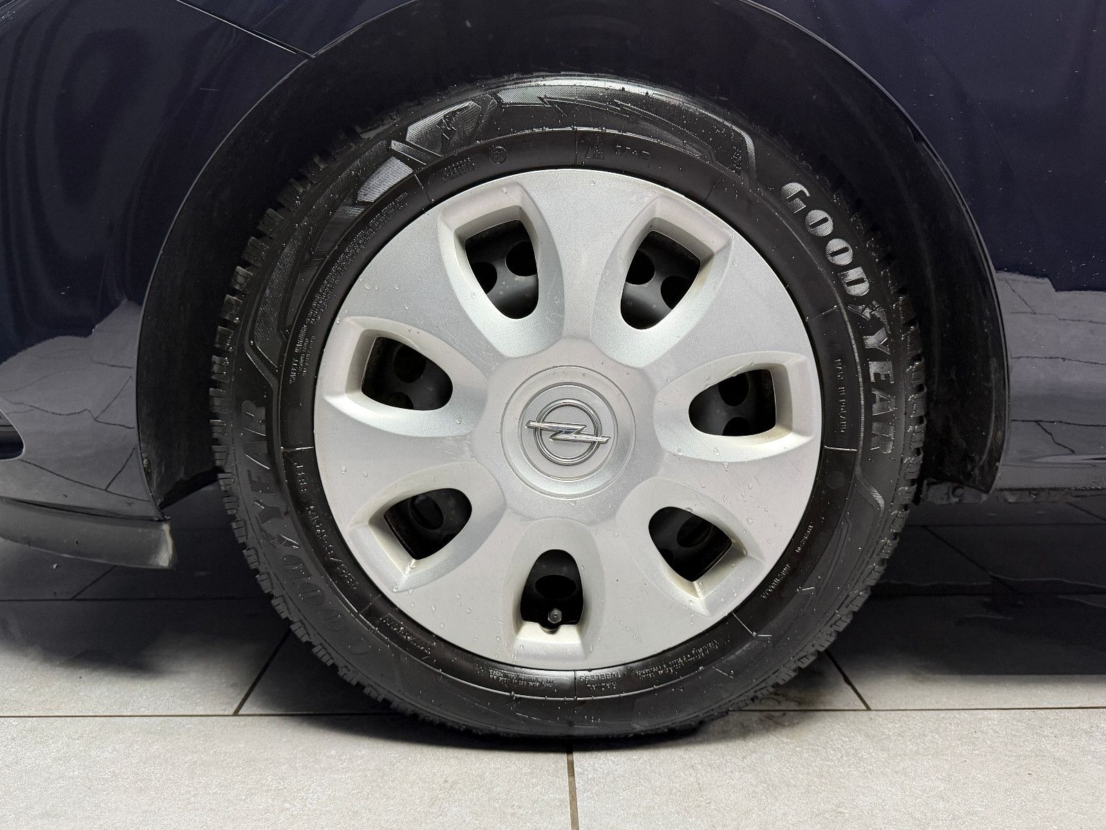 Fahrzeugabbildung Opel Corsa E|Automatik|RF-Kamera|Heizung|Bluetooth