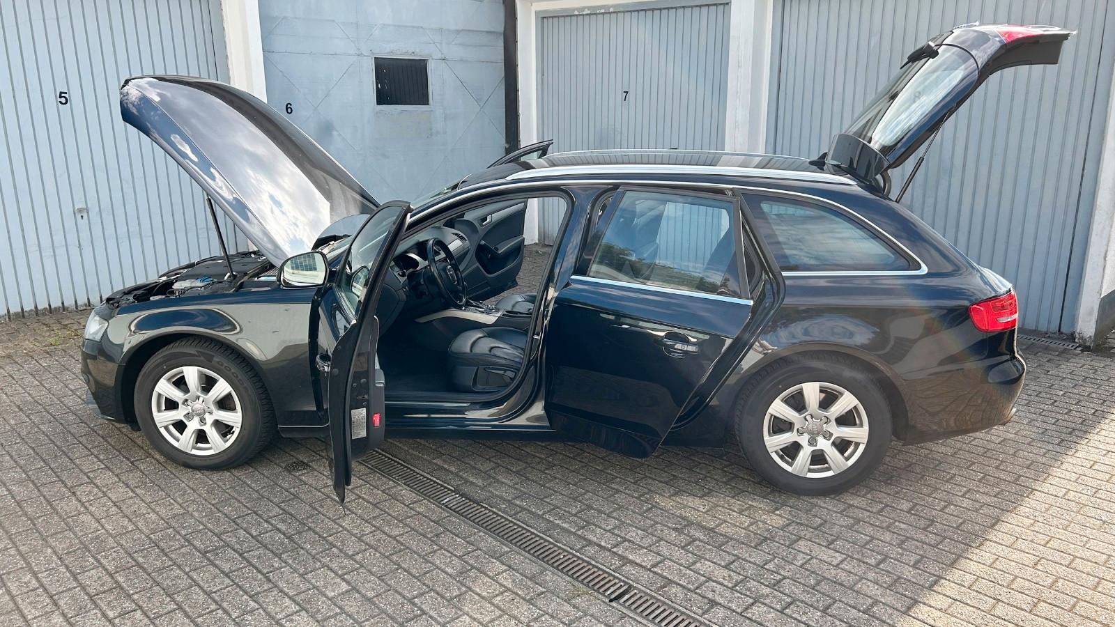 Audi A4 2009 — photo 25