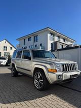 Jeep Commander 4.7L 4x4 V8 7 Sitzer 20 Zoll AHK - scheckheftgepflegte Jeep Commander