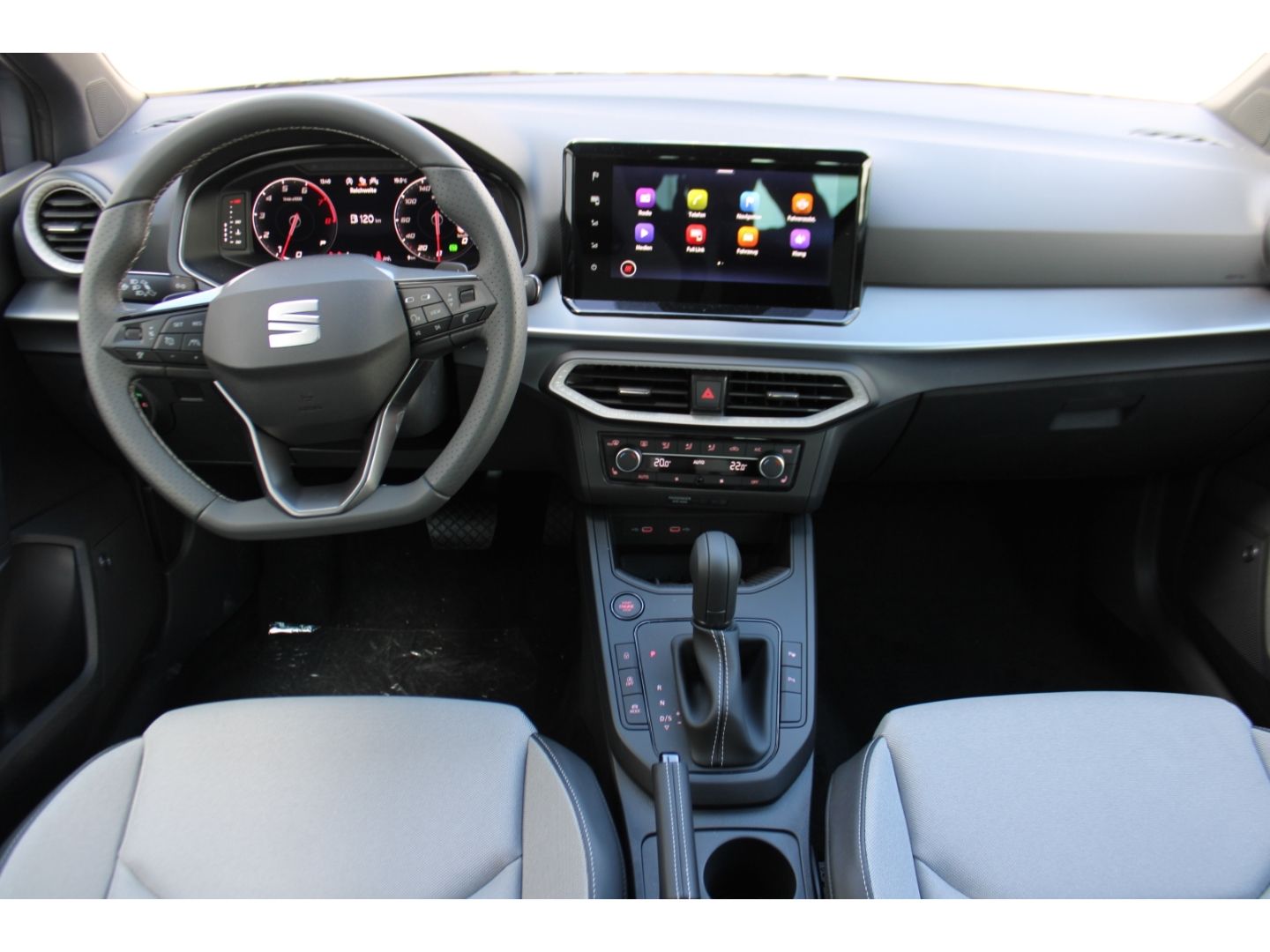 Fahrzeugabbildung SEAT Arona 1.5 TSI 110 kW FR DSG 10J Gar. ACC LED AHK