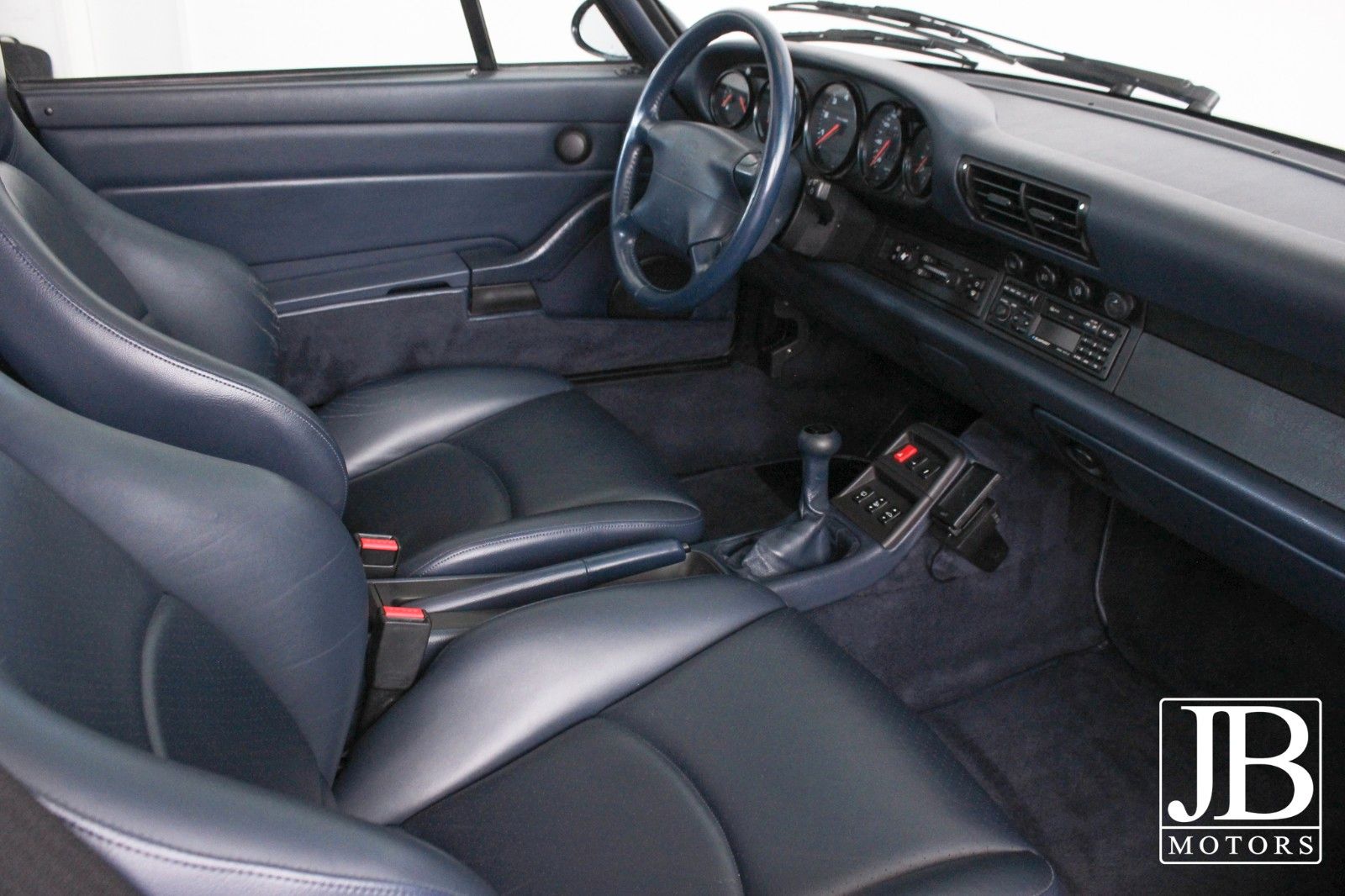 Fahrzeugabbildung Porsche 911 993 Carrera Coupé Schalter Deutsch