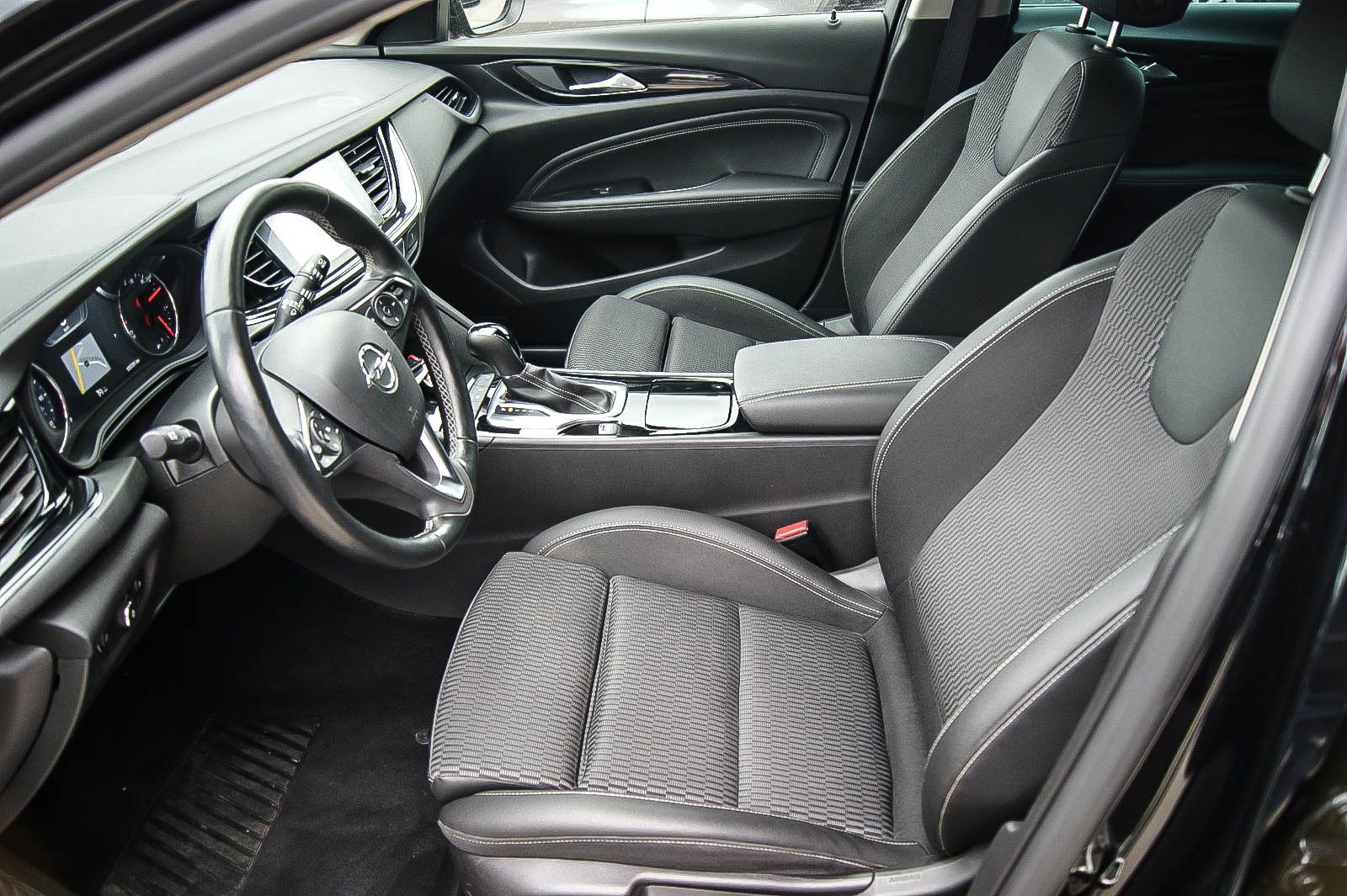 Fahrzeugabbildung Opel Insignia Sports Tourer 1.5T INNOVATION LED NAVI