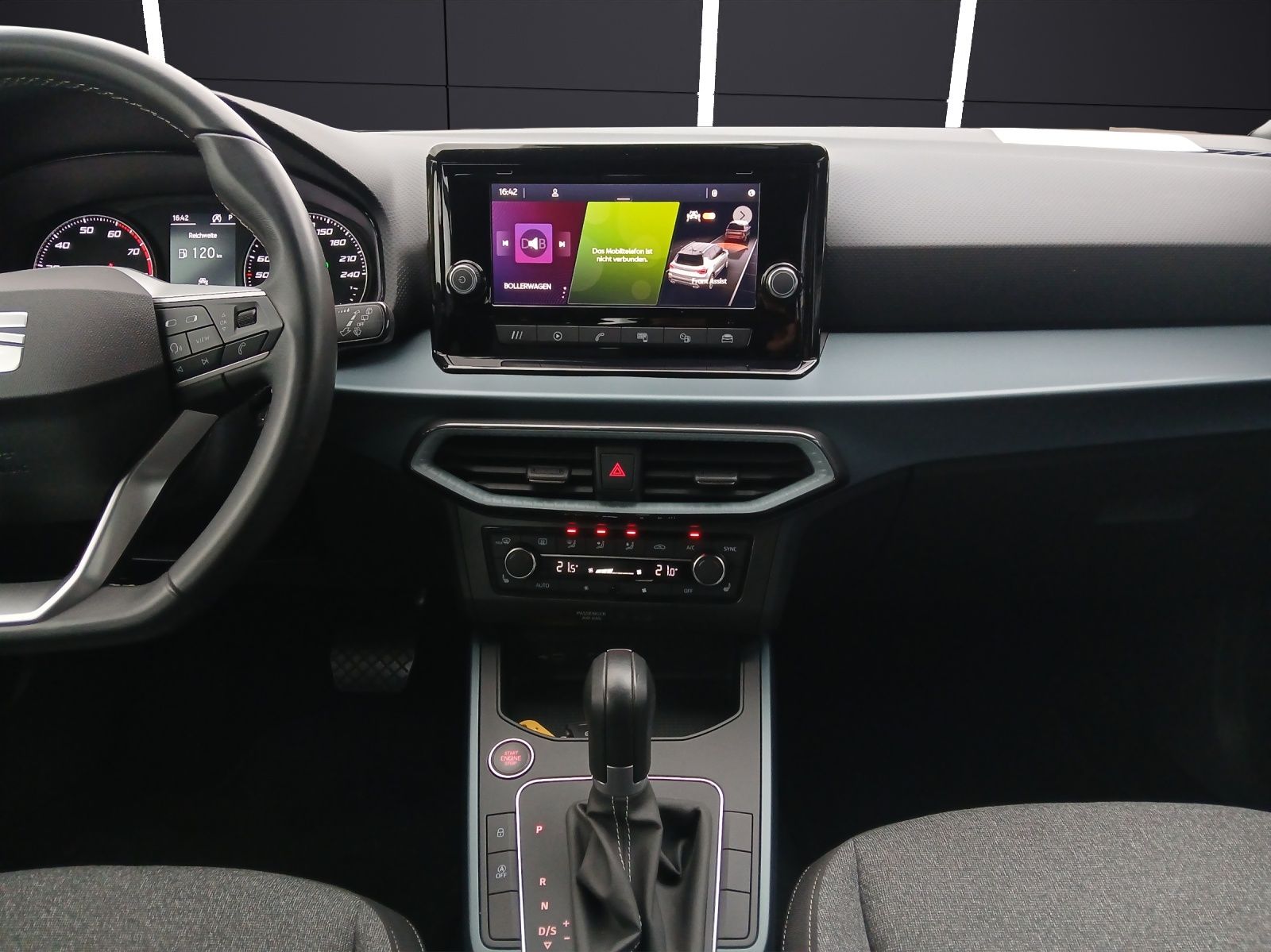 Fahrzeugabbildung SEAT Arona TSI Xperience DSG LED AHK GRA PDC SH LM