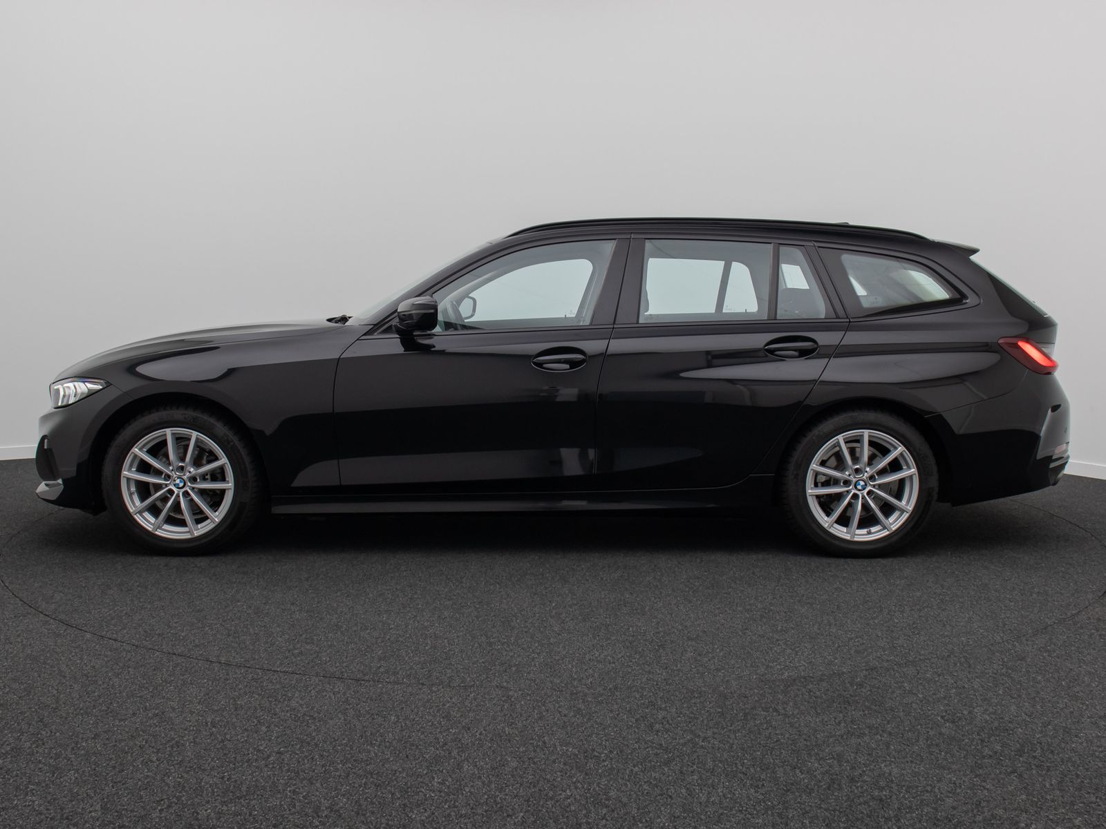Fahrzeugabbildung BMW 318i Widscreen DAB GeschwindigReg PDC Cockpit+