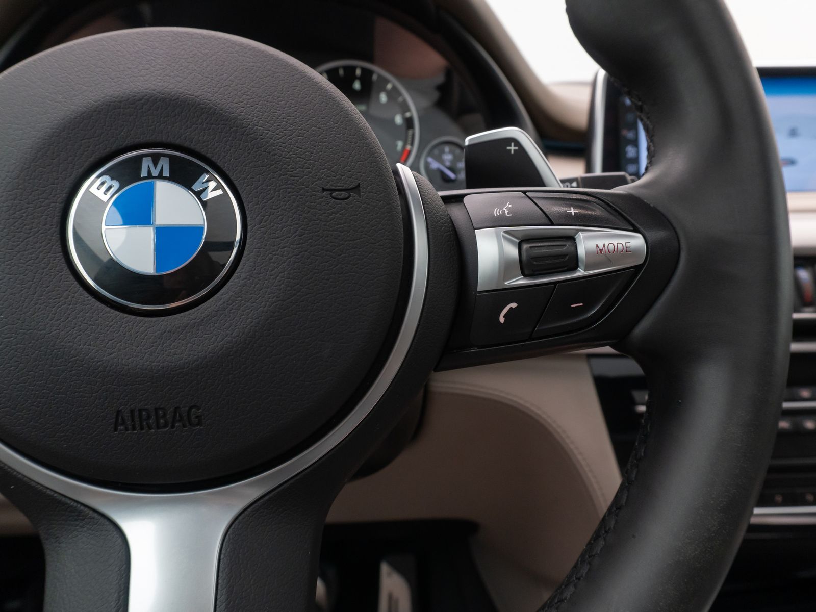 Fahrzeugabbildung BMW X5 xD50i ACC 360°Memory B&O NighVis DAB 20" Voll