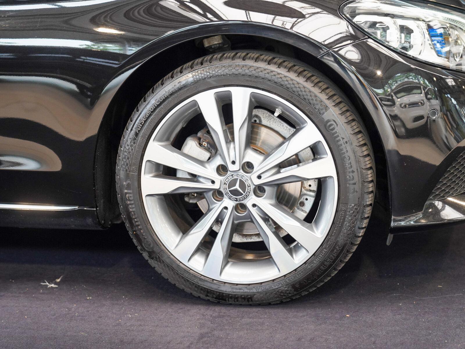 Mercedes-Benz C 180 T AVANTGARDE Panorama Multibeam AHK Totwin