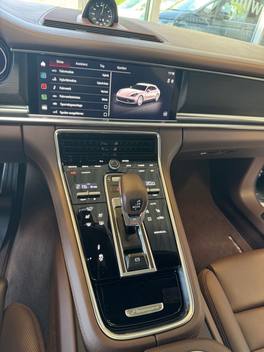 Fahrzeugabbildung Porsche Panamera Sport Turismo 4 E-Hybrid Platinum Editi