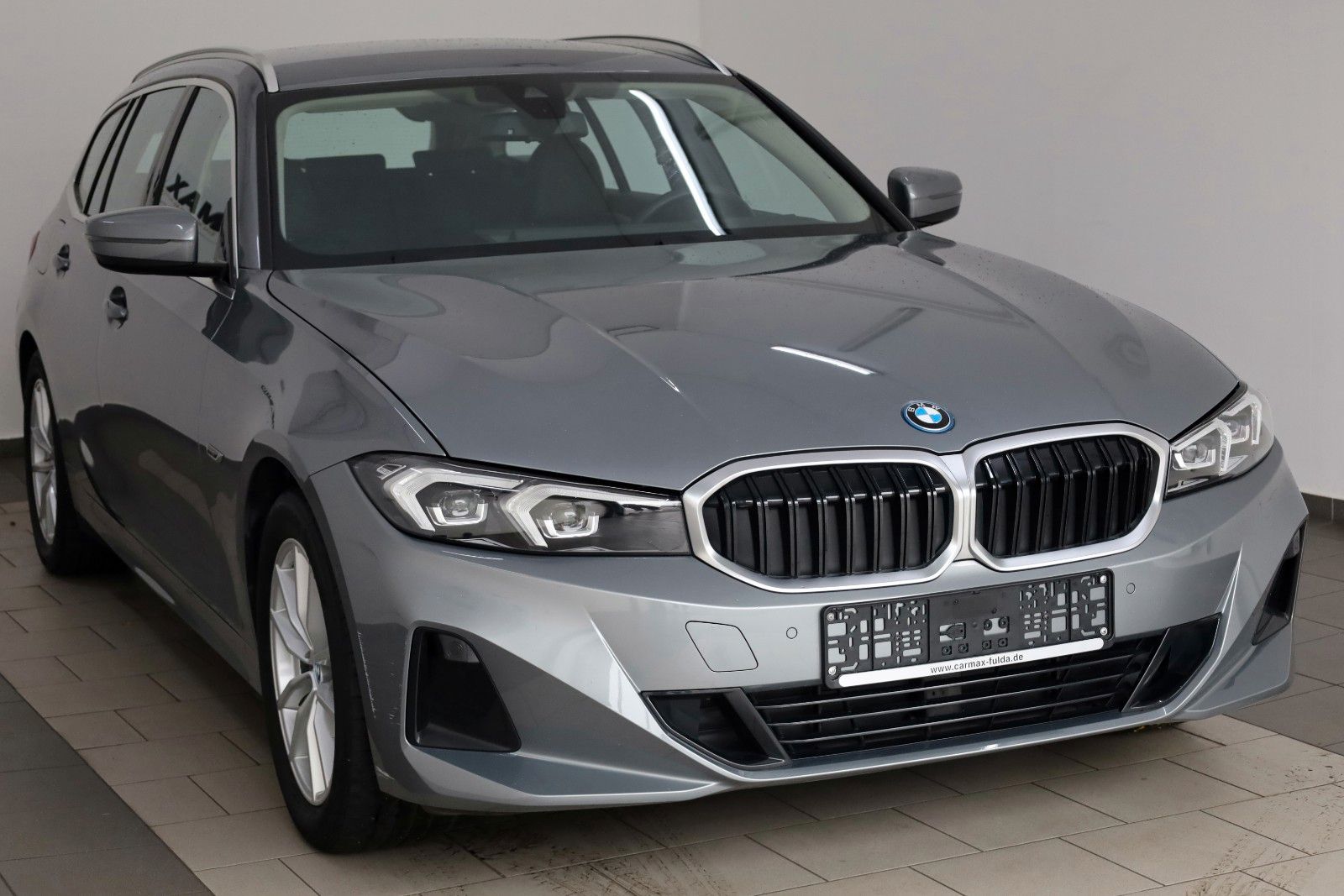Fahrzeugabbildung BMW 330 e Touring,Leder,Navi,LED,Kamera,HUD, Curved