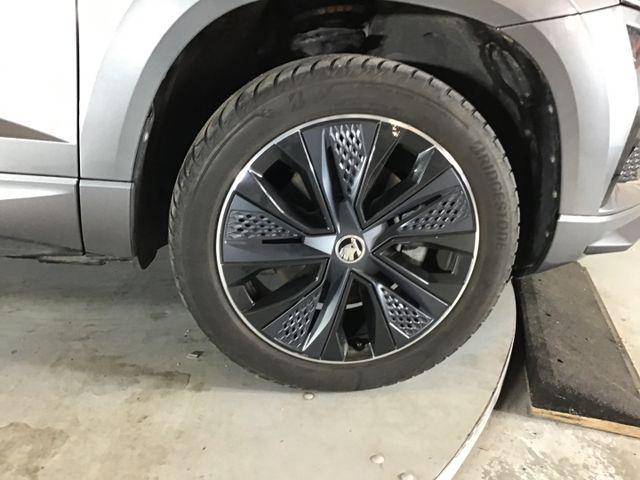 Fahrzeugabbildung Skoda Karoq Sportline 1.5 TSI DSG/Navi/Matrix/PDC/SHZ
