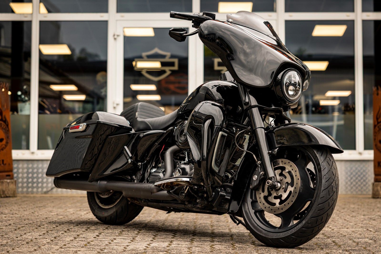 Fahrzeugabbildung Harley-Davidson FLHX Street Glide 103 cui - Kesstech -