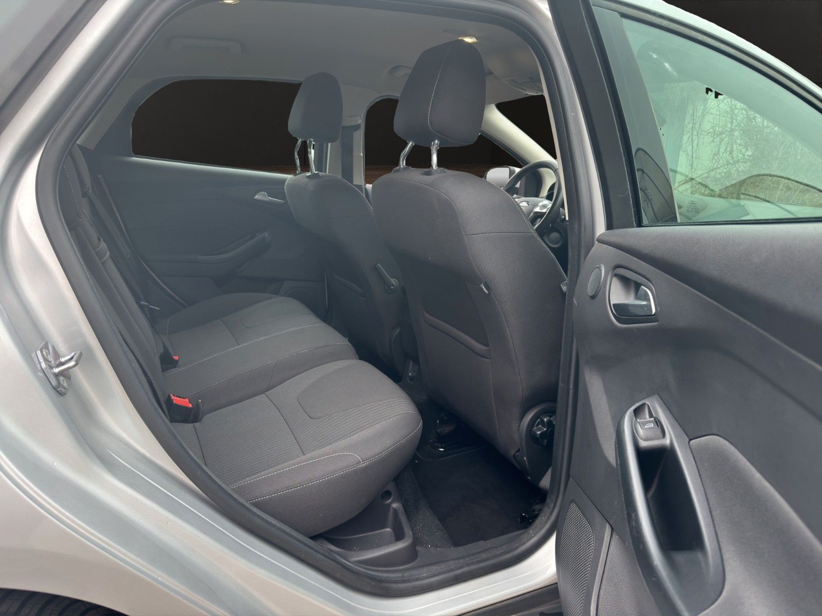 Fahrzeugabbildung Ford Focus Lim. Titanium Automatik/1HAND