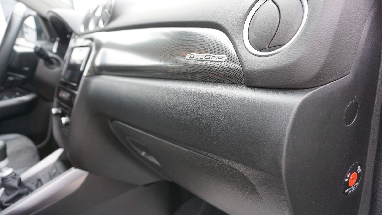 Fahrzeugabbildung Suzuki Vitara 1.4 Mild-Hybrid Comfort+ 4x4, Navi, LED