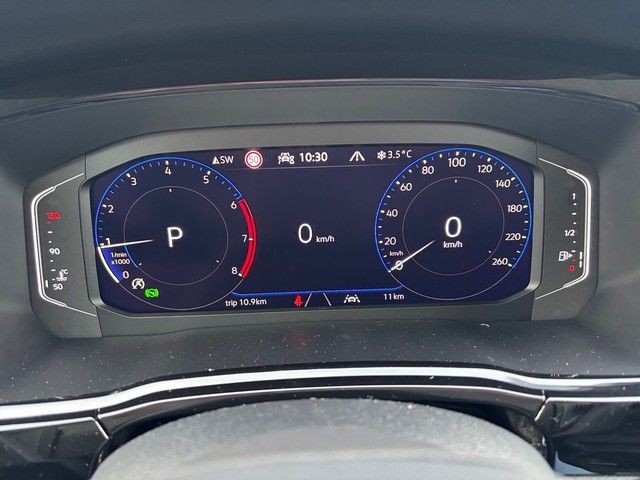 Fahrzeugabbildung Volkswagen Touran 1.5TSI DSG Highline 7-Sitz+STDHZ+AHK+PANO