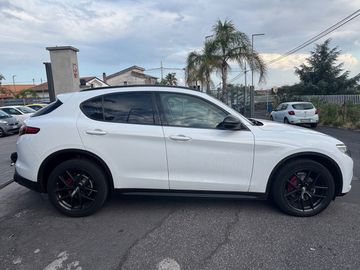 Alfa-Romeo Stelvio - 7