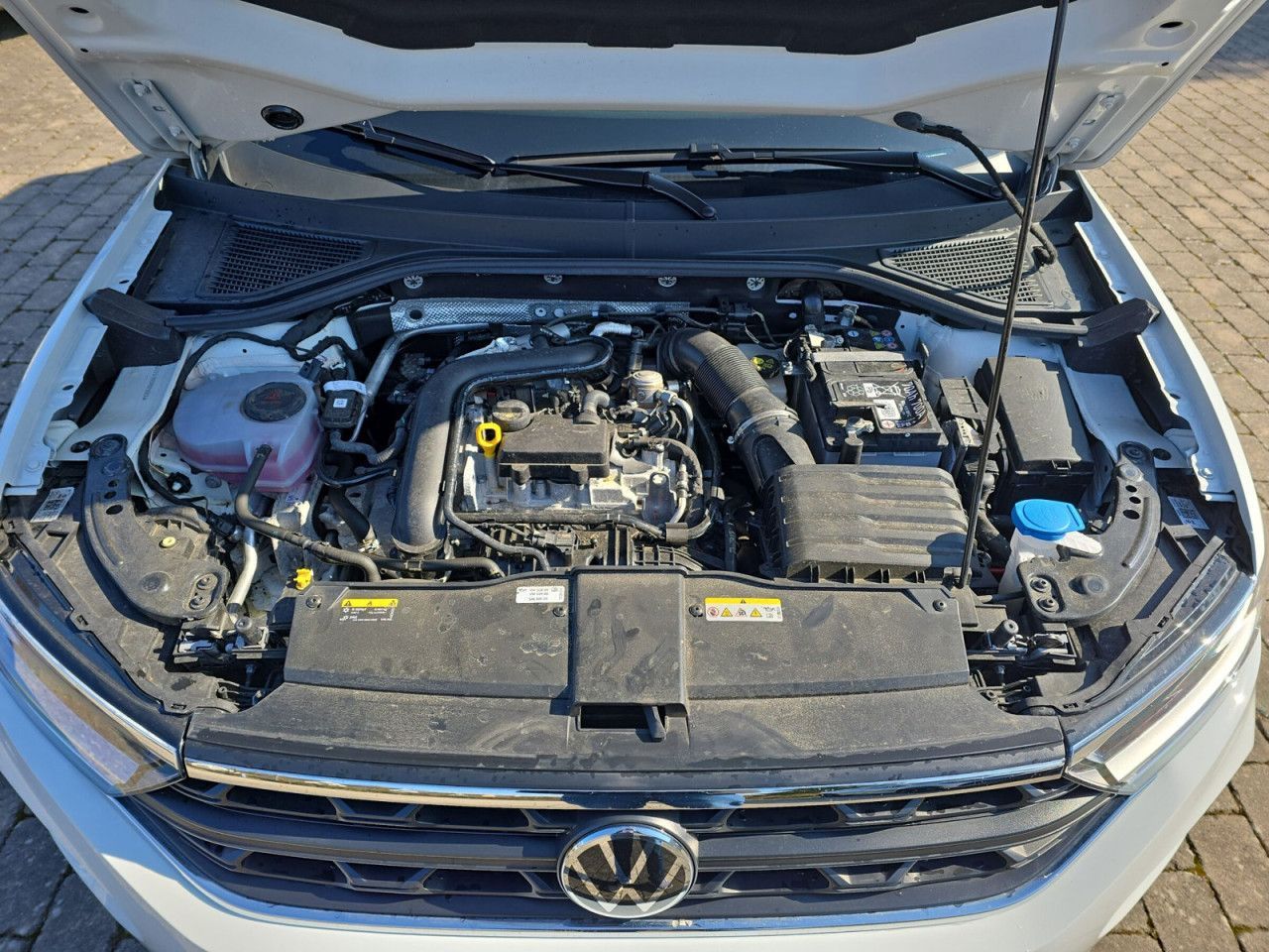 Fahrzeugabbildung Volkswagen T-ROC Life 1.0 Life BT085 TSIM6F, AHK