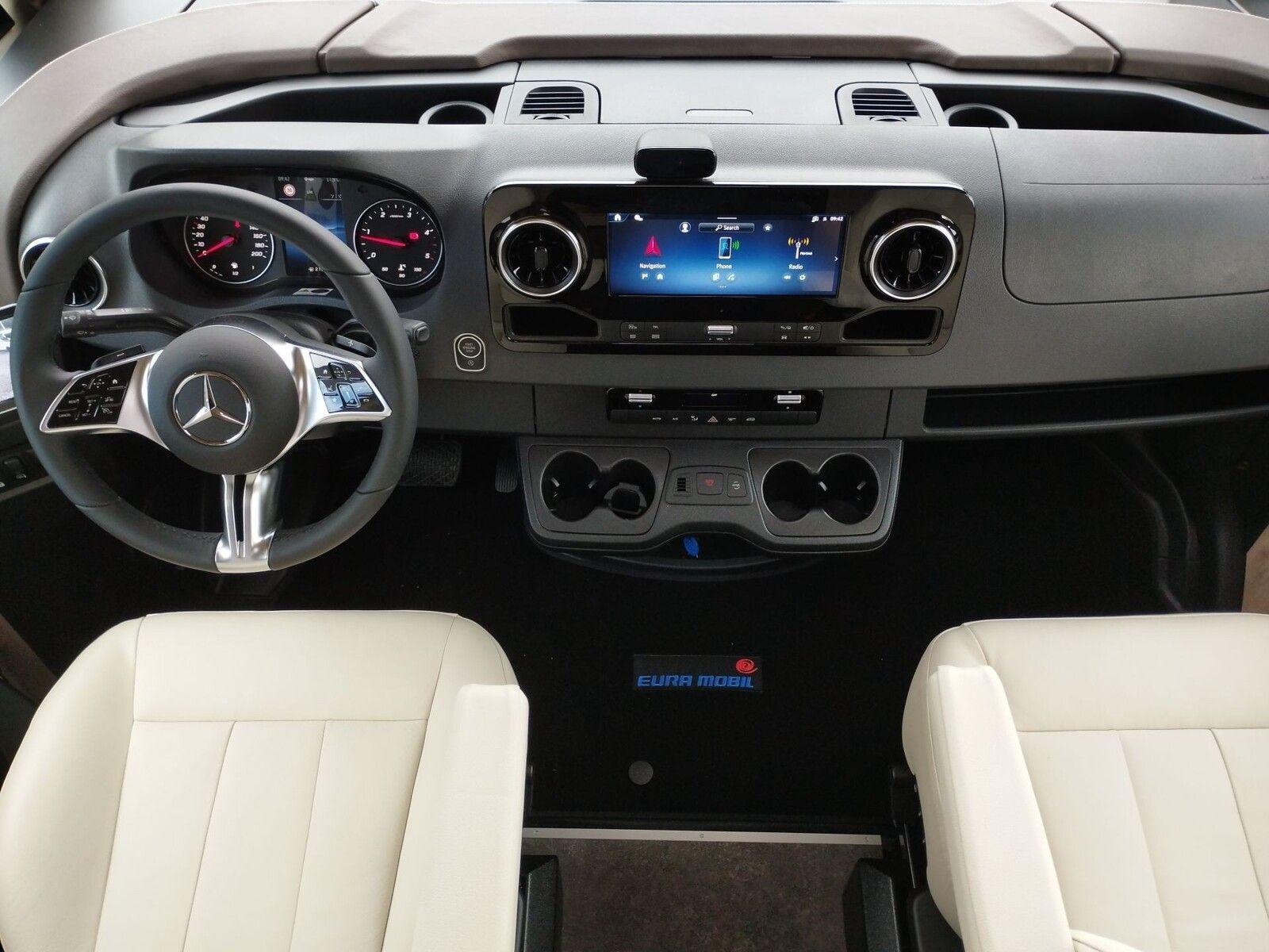 Fahrzeugabbildung Eura Mobil Integra Line GT IL 726 QF Mondial+, Mark.,170PS