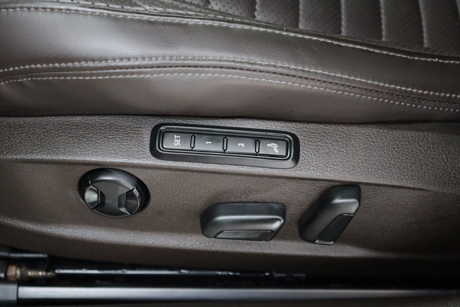 Fahrzeugabbildung Volkswagen Passat Variant Highline 4M Leder,Massage,ACC,360
