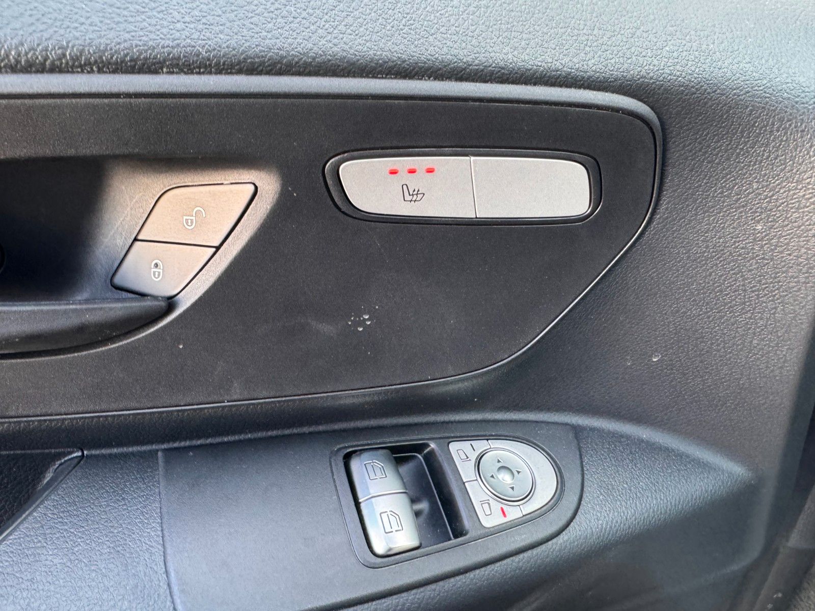 Fahrzeugabbildung Mercedes-Benz Vito 116 CDI 9G Klima AHK Heckklappe