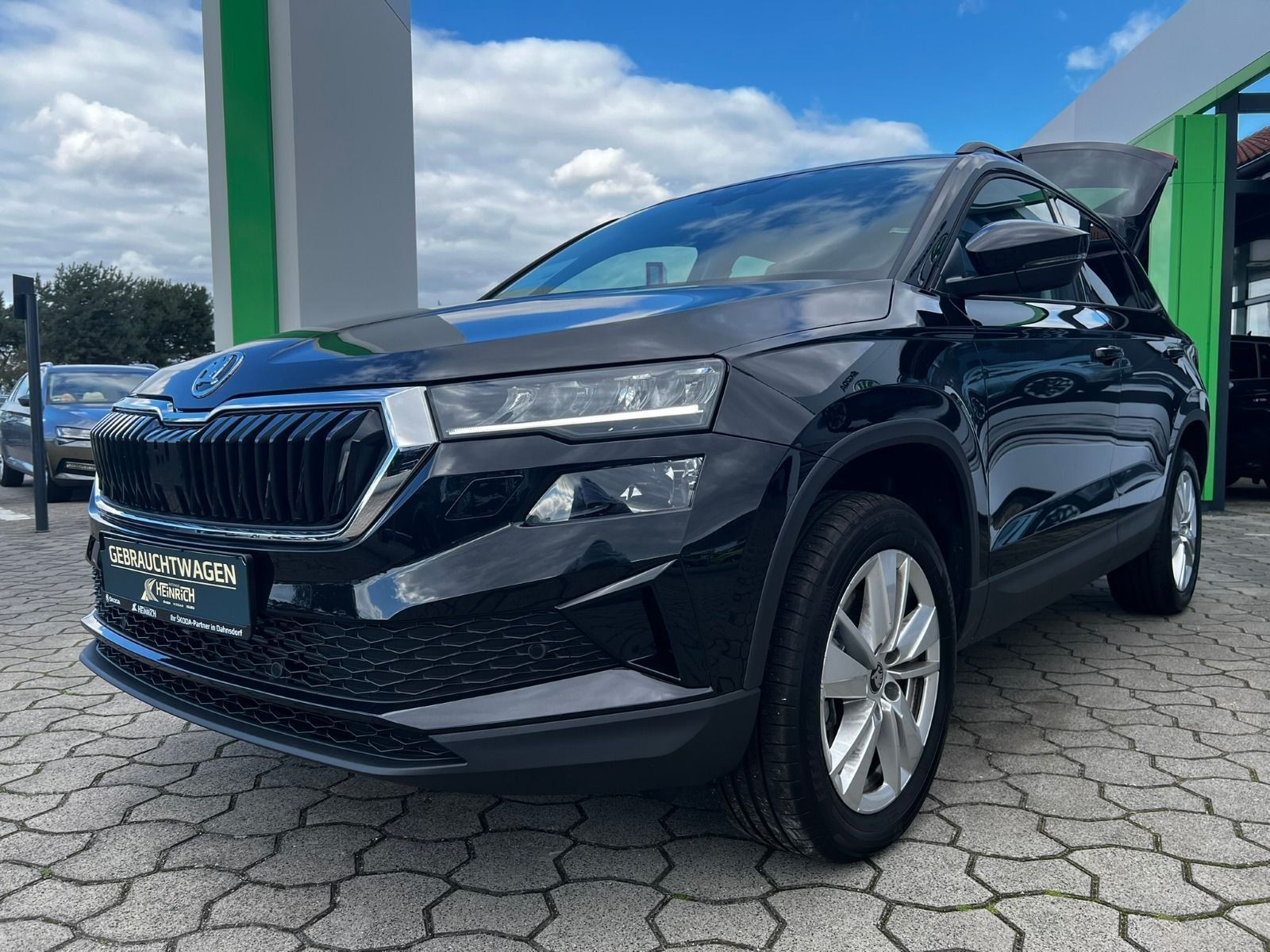 Fahrzeugabbildung SKODA Karoq 1.5 TSI DSG*RFK*SideAss*eHeck