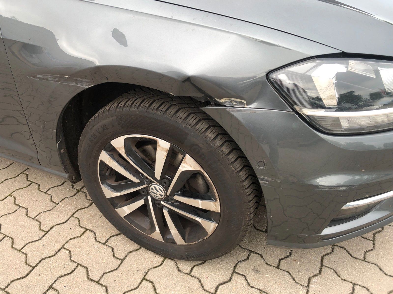 Fahrzeugabbildung Volkswagen Golf VII Variant IQ.DRIVE Seitenschaden