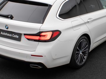 Fahrzeugabbildung BMW 520d Luxury Line Kamera HUD DAB AHK Alarm 19Zoll