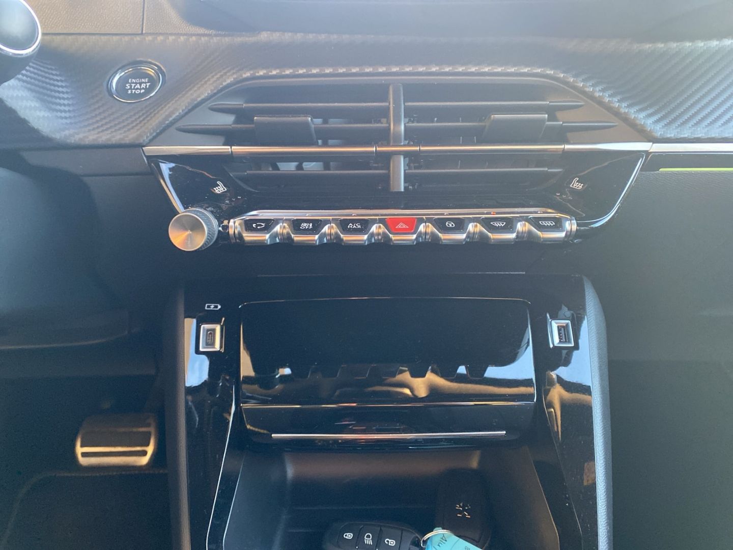 Fahrzeugabbildung Peugeot 2008 e- GT Elektromotor 136 *Sitzheizung*ACC*Kam