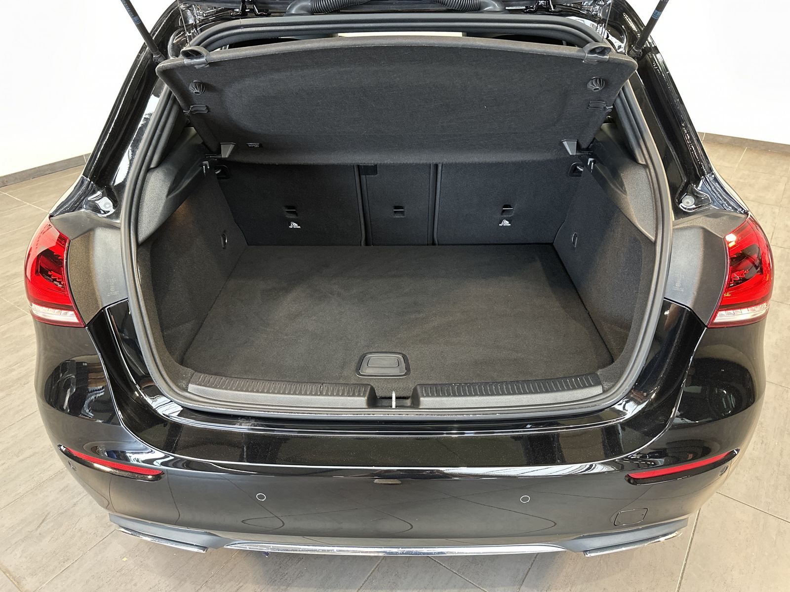 Fahrzeugabbildung Mercedes-Benz A 250e Progressive NAV+LED+PANO+360°+WIDESCREEN