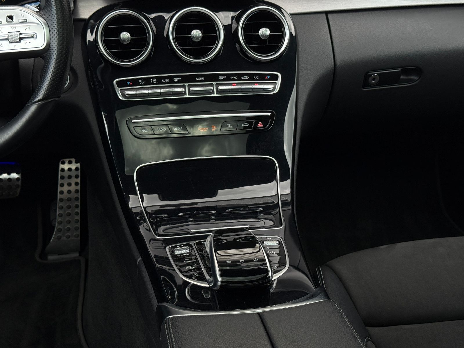 Fahrzeugabbildung Mercedes-Benz C 220d Coupe AMG Burmester Pano Night-Paket 360°
