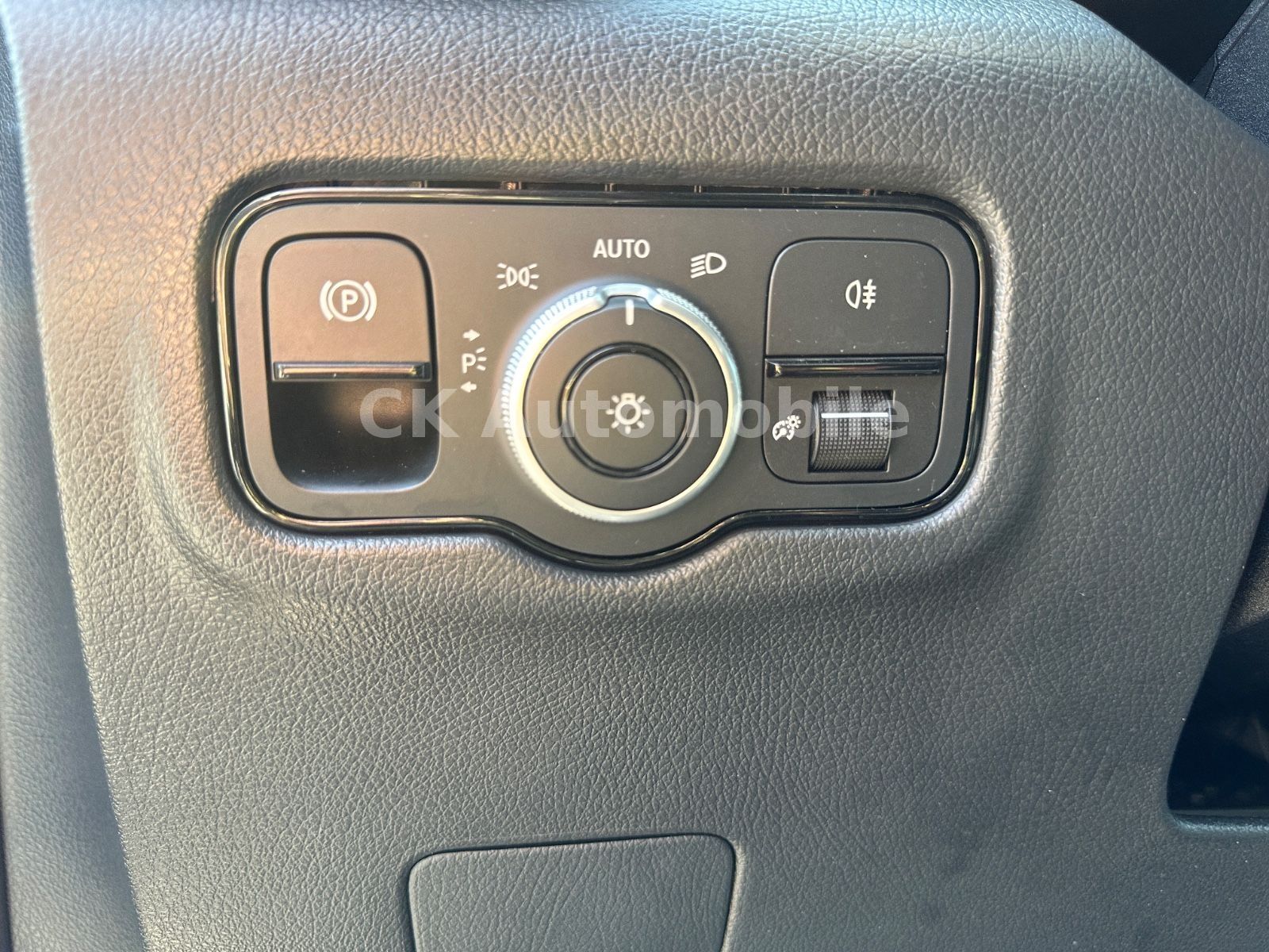 Fahrzeugabbildung Mercedes-Benz Vito Tourer 119 PRO lang/9 Sitze/Navi/LED/Kamera