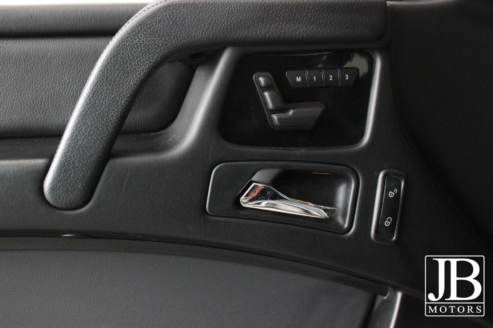 Fahrzeugabbildung Mercedes-Benz G 500 Metallic Command 2. Hand