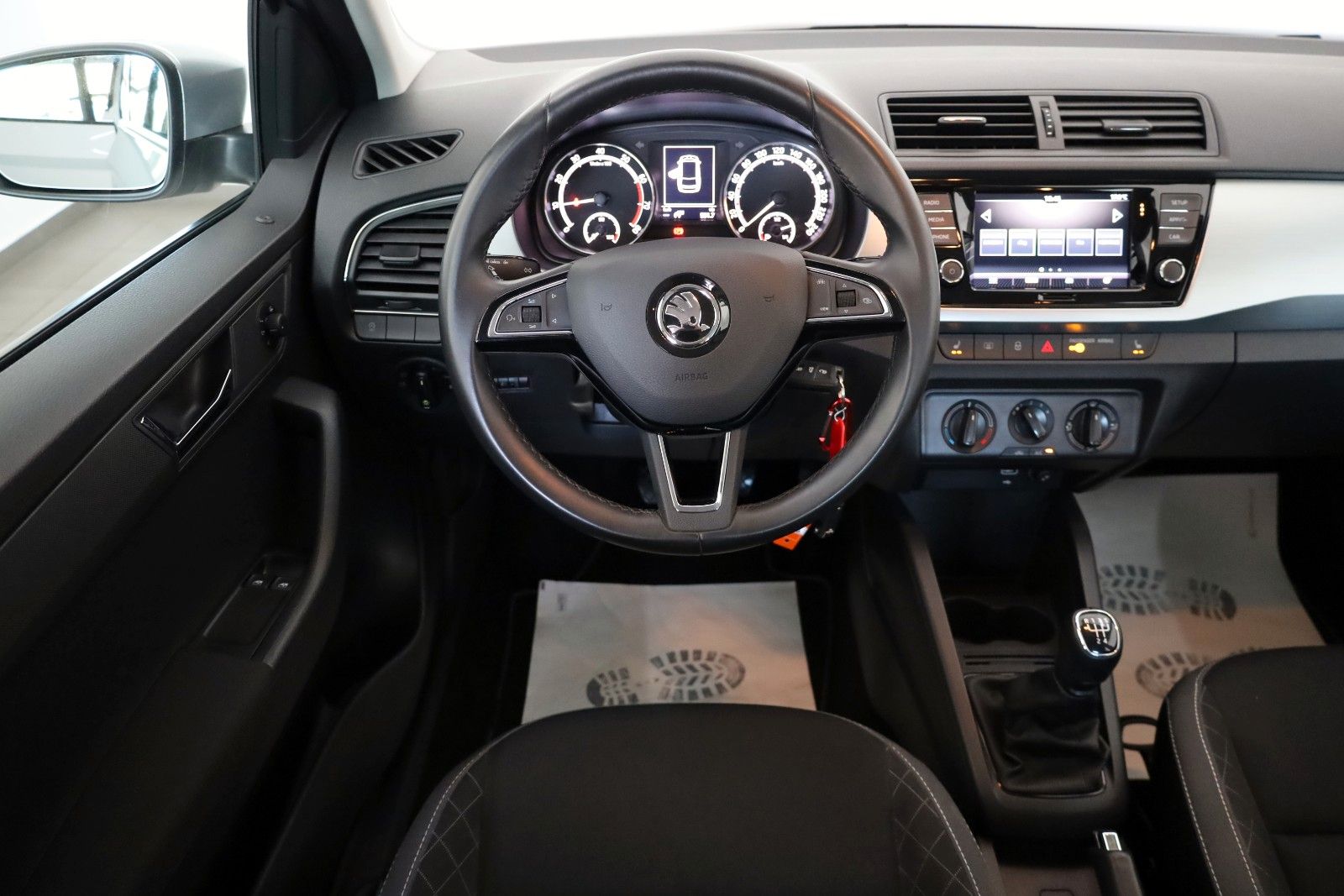 Fahrzeugabbildung SKODA Fabia Combi Ambition SH,PDC,Kamera,Apple CarPlay