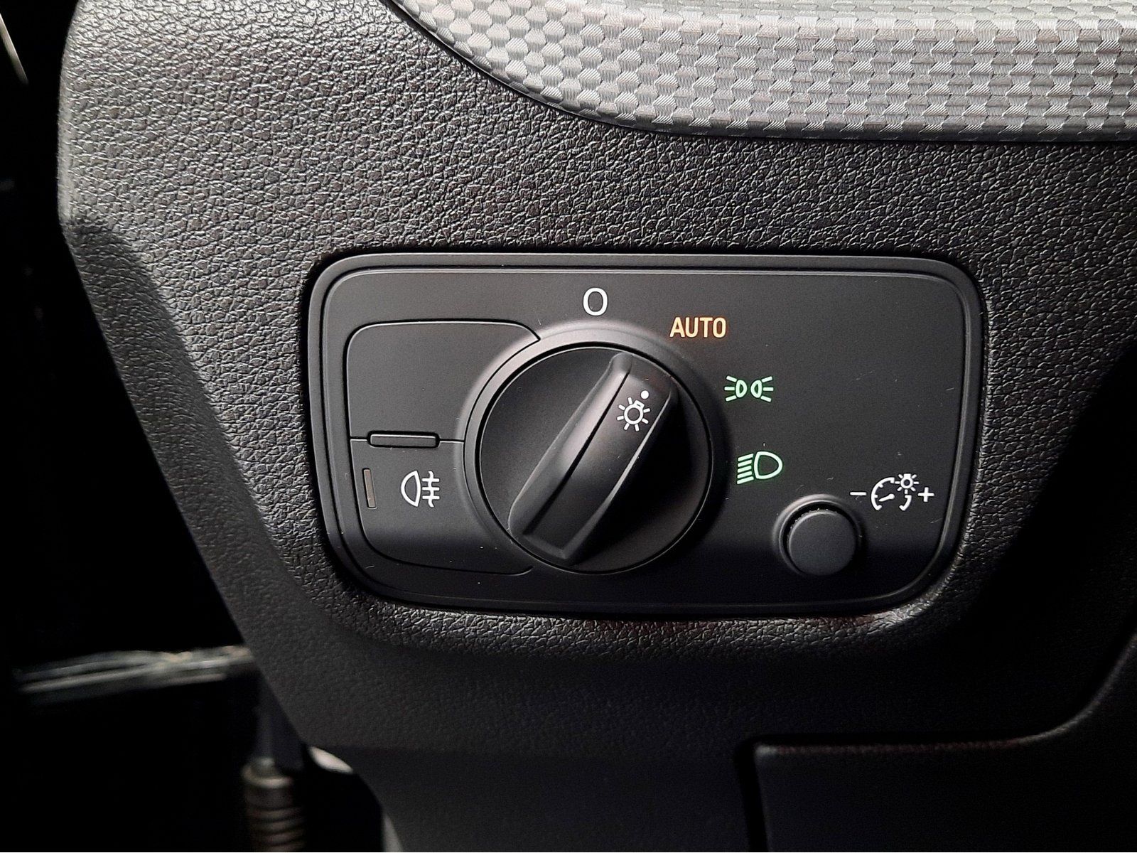 Fahrzeugabbildung Audi Q2 30 TFSI advanced *Cam*LED*PDC*Sitzhzg*AppC*
