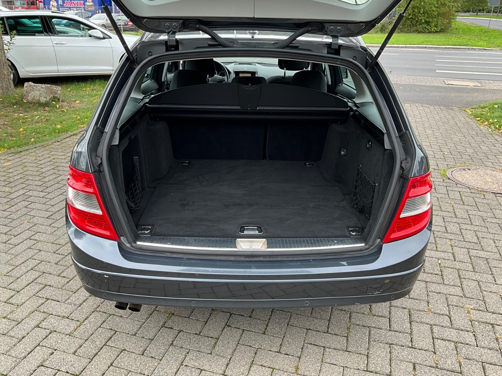 Mercedes-Benz C180 2010 — photo 10