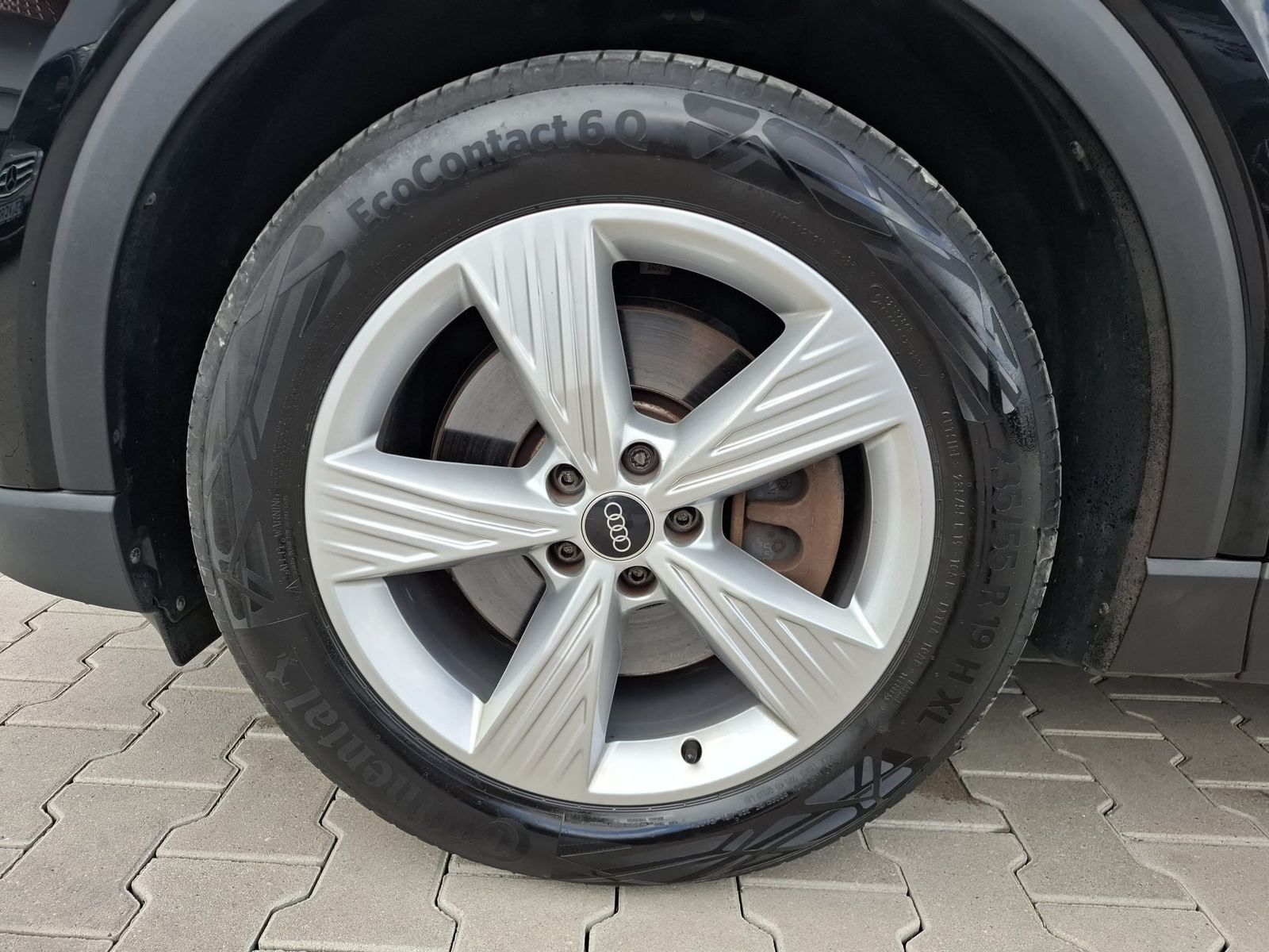 Fahrzeugabbildung Audi Q4 e-tron 40 AHK*LED*19"ALU*SHZ*SPORTSITZE*94,4%