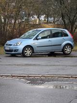 Ford Fiesta Ghia 1.6 Benzin - Ford Fiesta aus 2006: 1.6