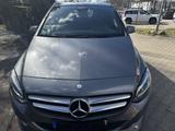 Mercedes-Benz B 220 4Matic Allrad LED Navi PDC AHK - silberne Mercedes-Benz B 220