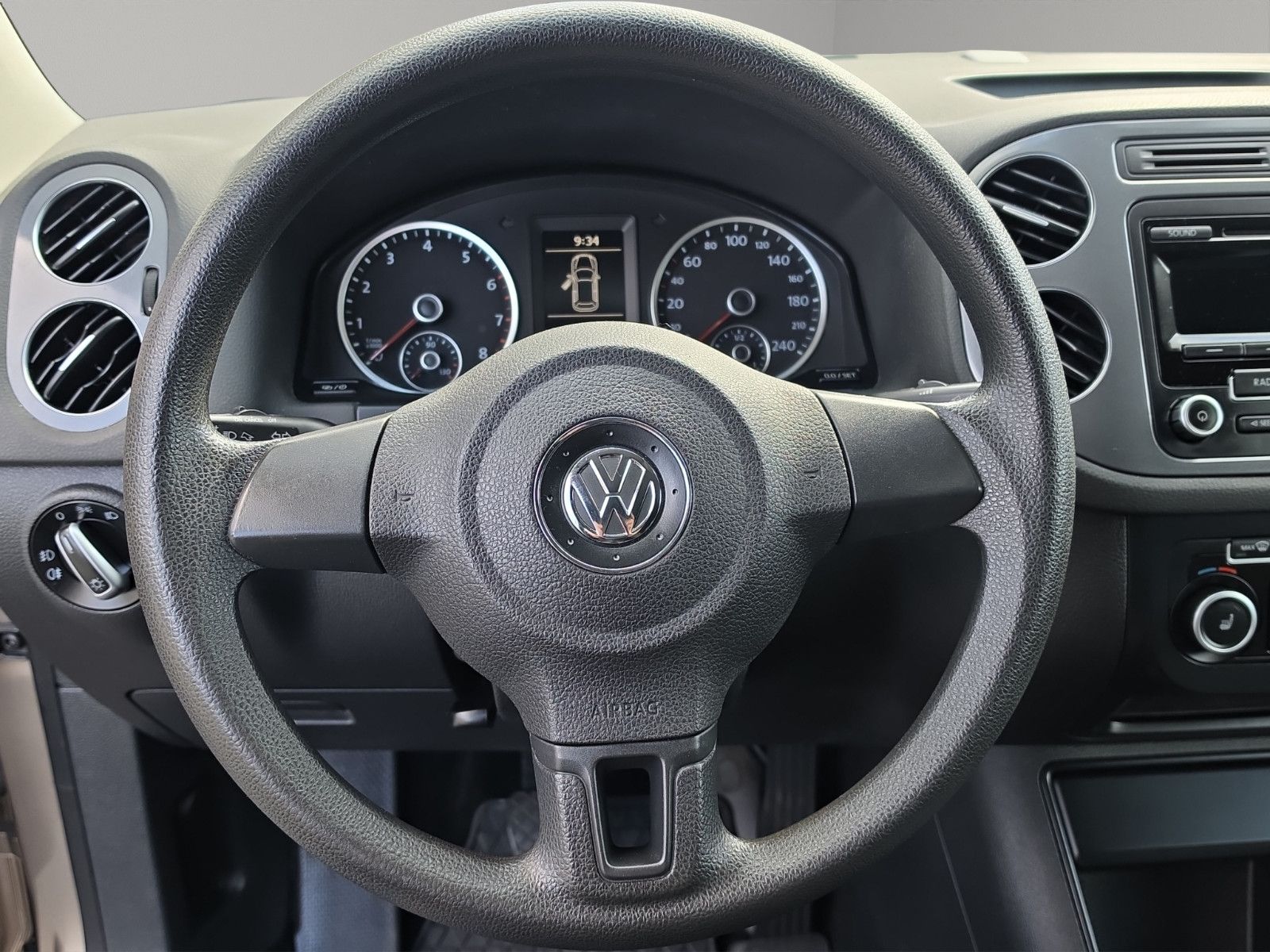 Fahrzeugabbildung Volkswagen Tiguan AHK TEMPOMAT PDC SHZ TÜV SERVICE NEU