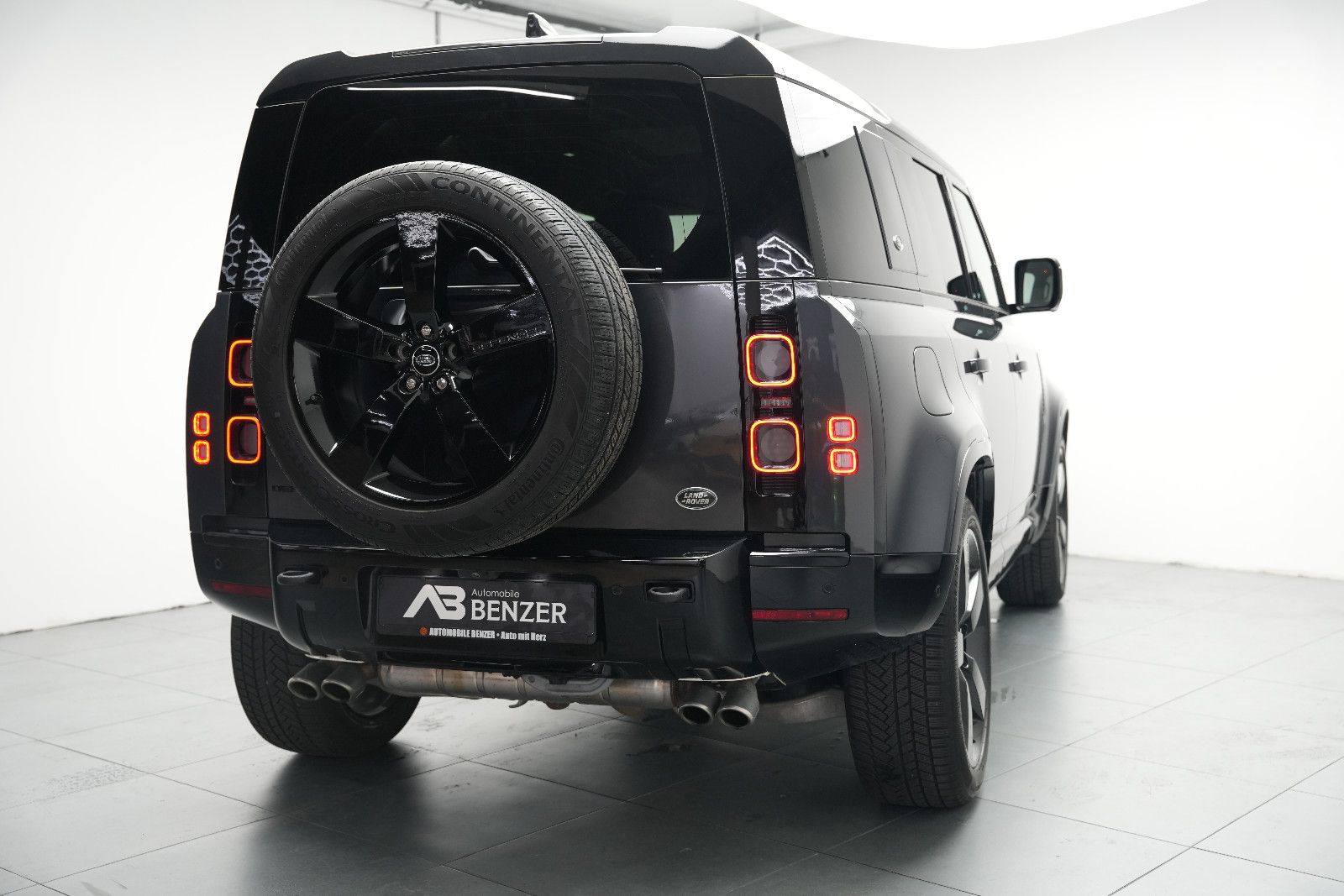 Fahrzeugabbildung Land Rover Defender 110 V8 *Panorama*HUD*Meridian*360°KAM*
