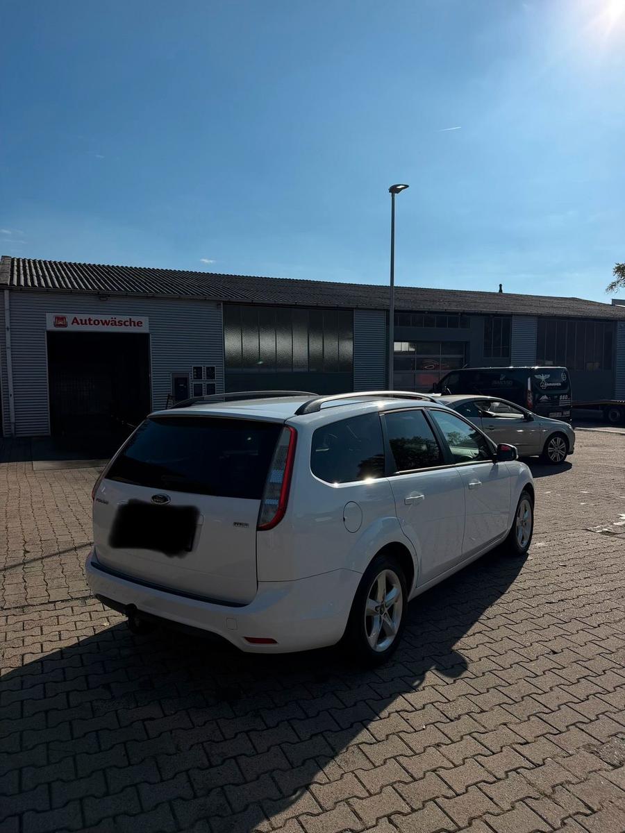 Ford Focus 2010 — photo 6