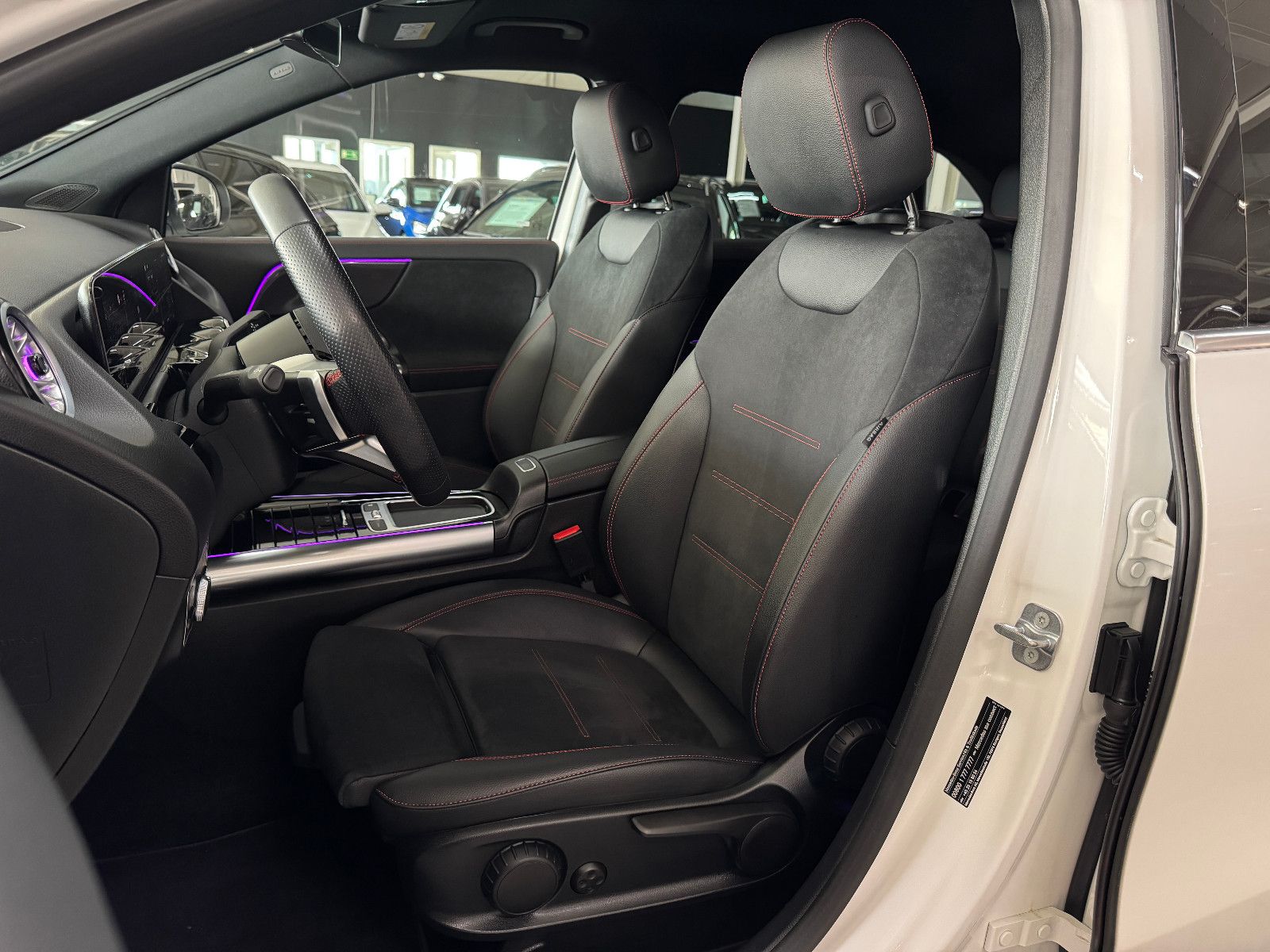 Fahrzeugabbildung Mercedes-Benz GLA 200 d 8GT AMG LINE PLUS MBUX DISTRONIC 19ALU