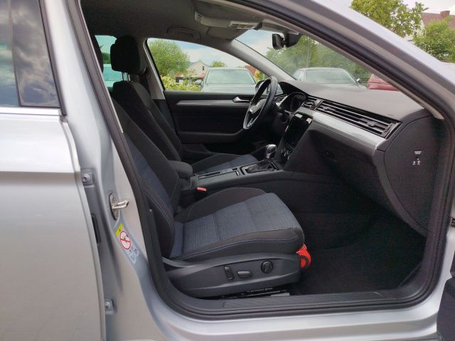 Fahrzeugabbildung Volkswagen Passat Variant GTE 1.4 P 115 TSID6F, Standheizun