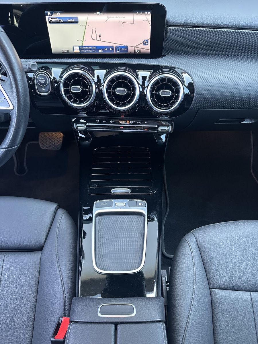 Fahrzeugabbildung Mercedes-Benz A 200d Progressive Advanced NAV+LED+KAM+AHK+WIDE
